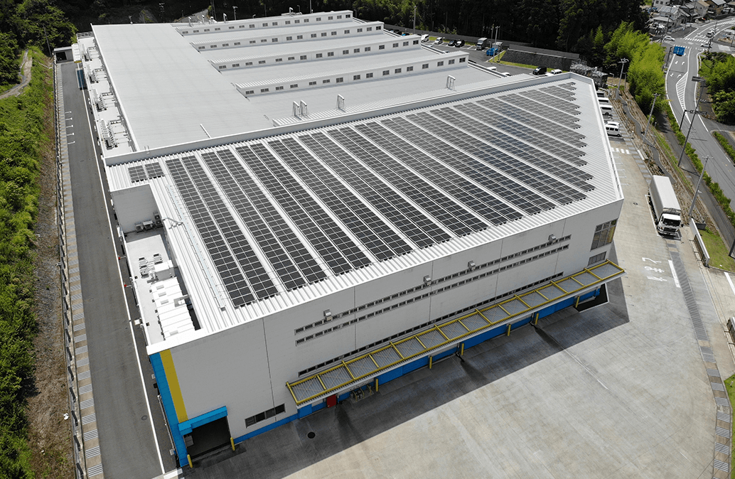 豊岡工場の屋根に設置された太陽光パネル