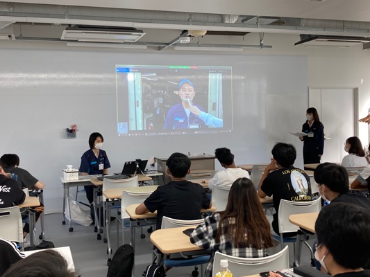浜松未来総合専門学校で学ぶ留学生に職業講話を行いました