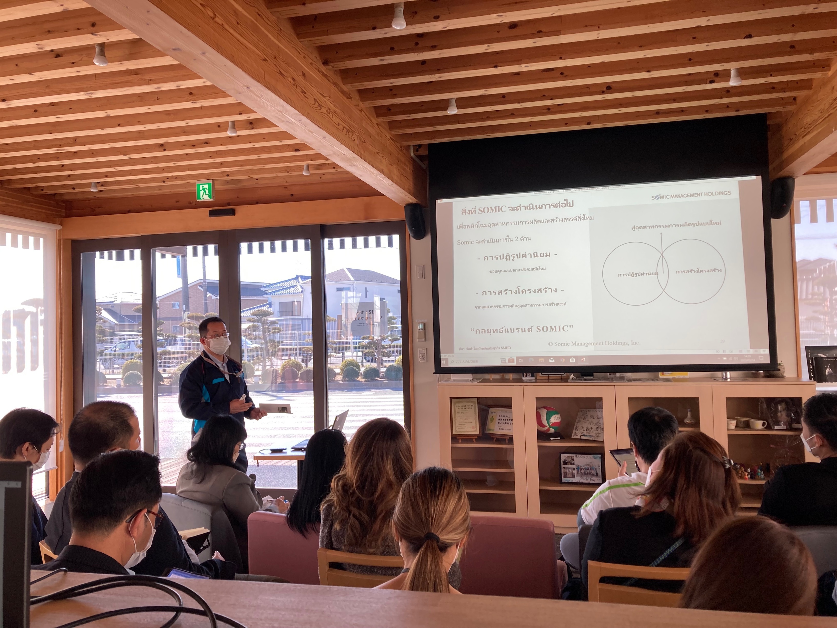 タイの企業経営者らが、ソミックで長寿企業を学びました