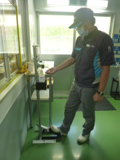 新型コロナウイルス感染防止対策を紹介 「足踏み式消毒台・噴霧器」編
